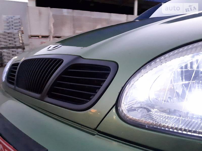 Daewoo Lanos 2003 року