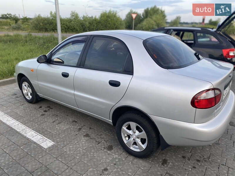 Седан Daewoo Lanos 2005 в Ужгороді