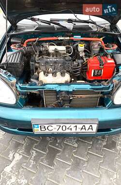 Седан Daewoo Lanos 2004 в Львові