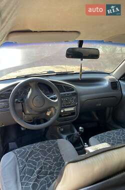 Daewoo Lanos  2002