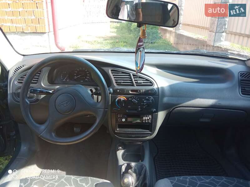 Седан Daewoo Lanos 2002 в Ужгороді