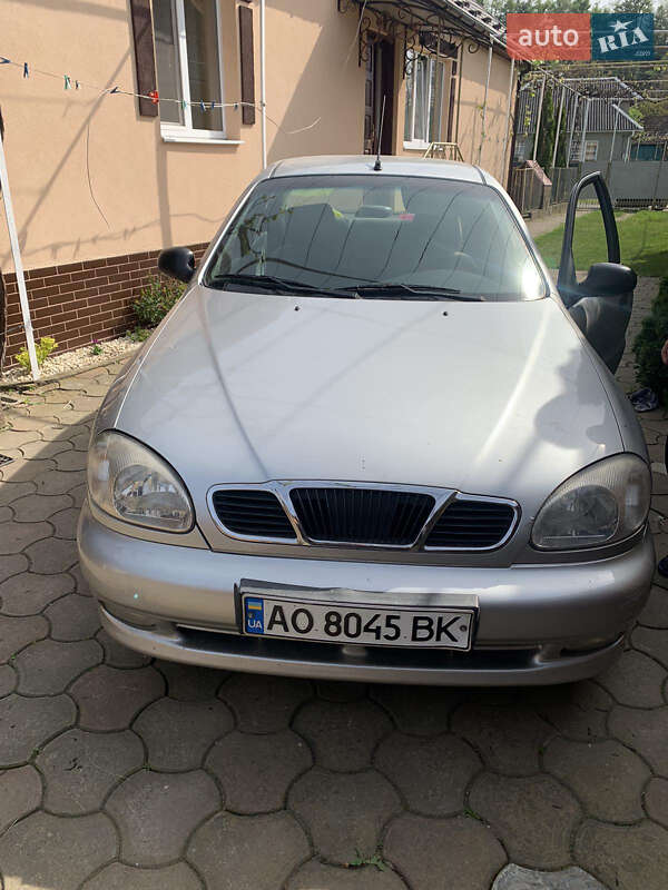 Седан Daewoo Lanos
