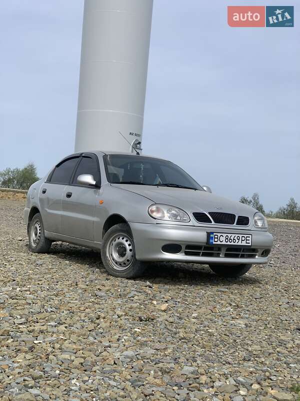 Седан Daewoo Lanos