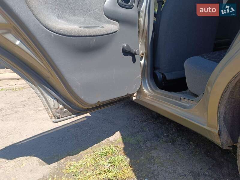 Седан Daewoo Lanos 2004 в Підгайцях