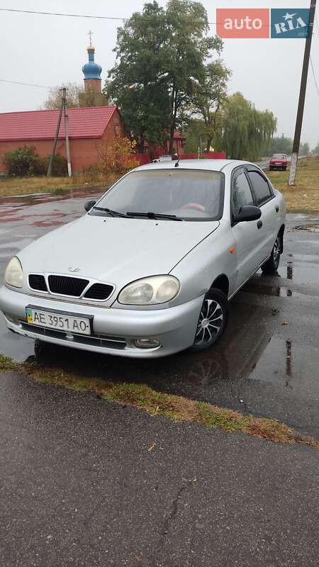 Седан Daewoo Lanos