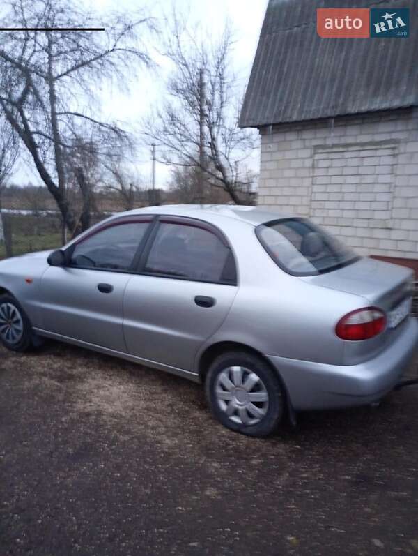 Седан Daewoo Lanos 2004 в Казатине