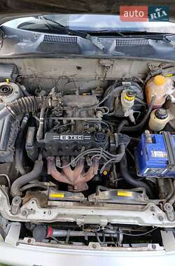 Daewoo Lanos  2005