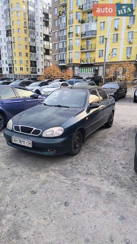Седан Daewoo Lanos