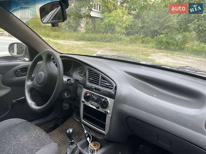 Седан Daewoo Lanos 2004 в Киеве