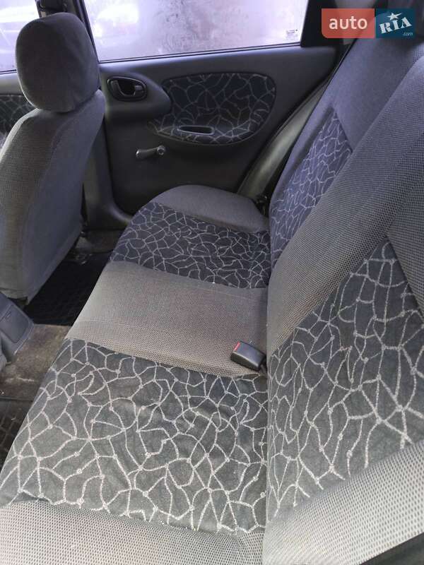 Седан Daewoo Lanos 2003 в Киеве