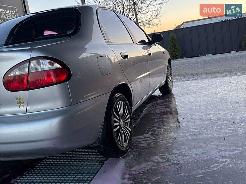 Седан Daewoo Lanos 2005 в Ізі