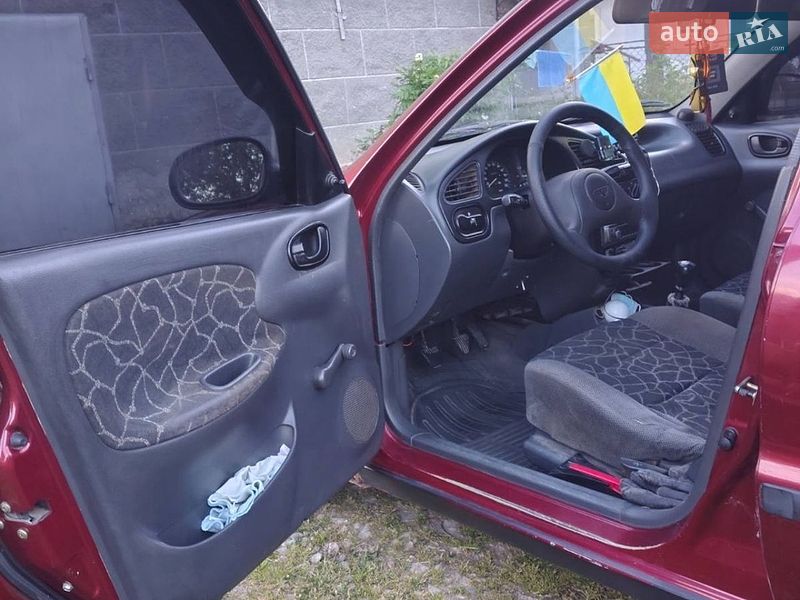 Седан Daewoo Lanos 2002 в Дрогобичі