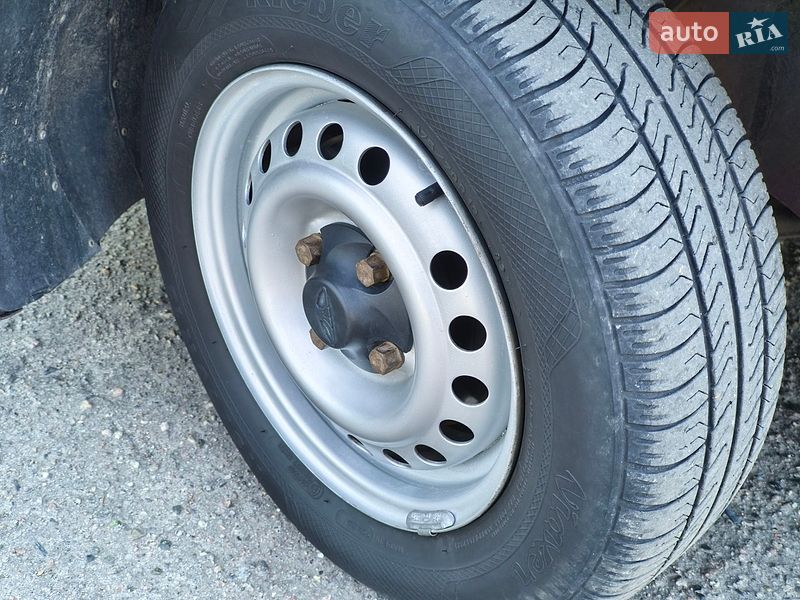 Седан Daewoo Lanos 2004 в Ромнах