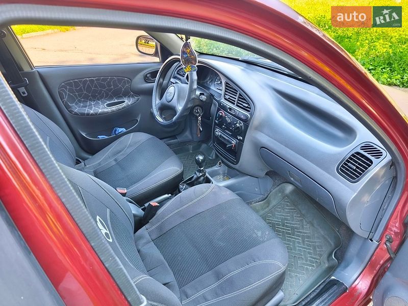 Седан Daewoo Lanos 2004 в Ромнах
