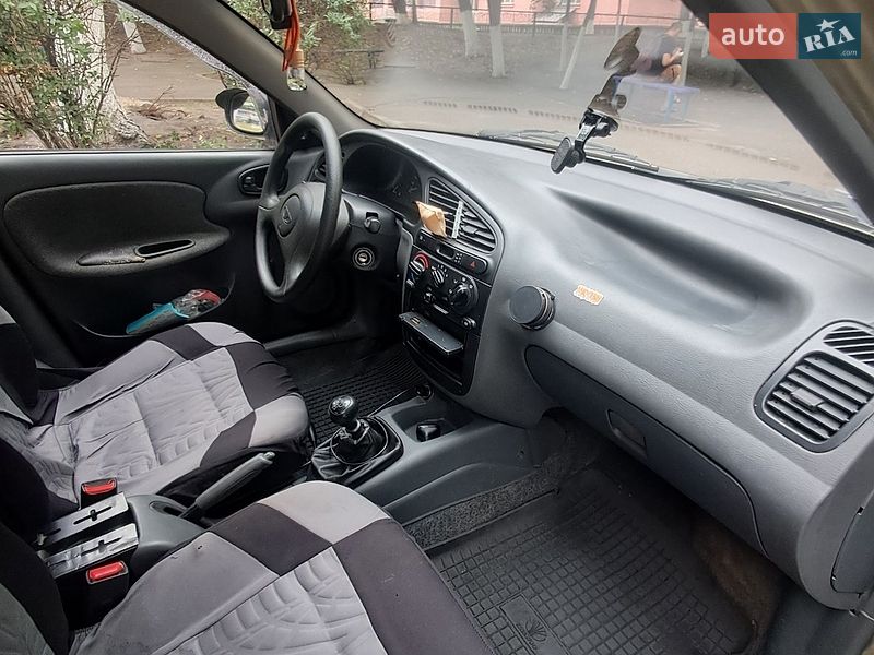 Седан Daewoo Lanos 2004 в Киеве