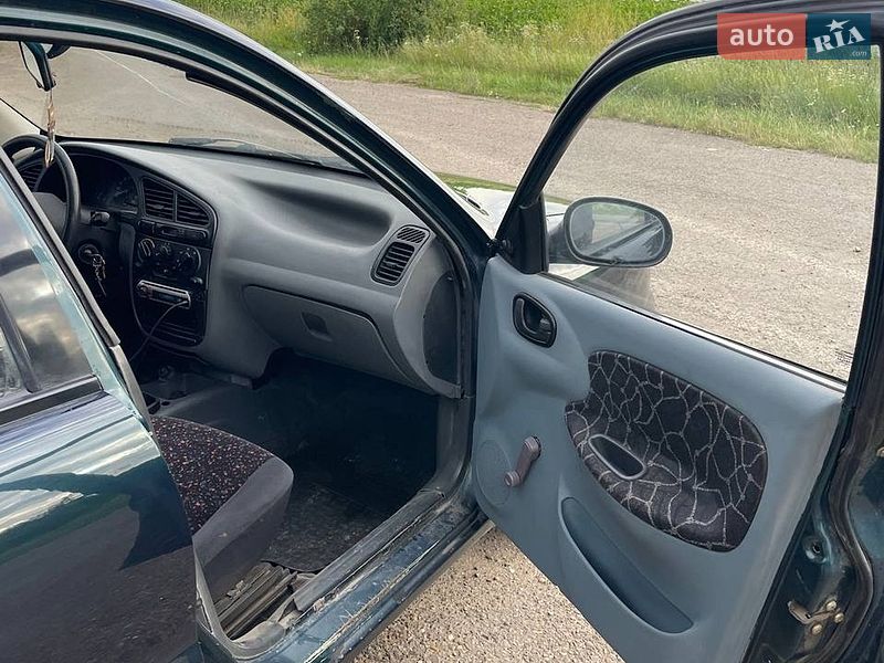 Седан Daewoo Lanos 2004 в Хотине