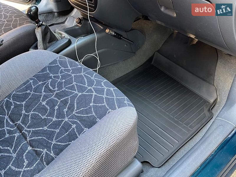 Седан Daewoo Lanos 2002 в Луцьку