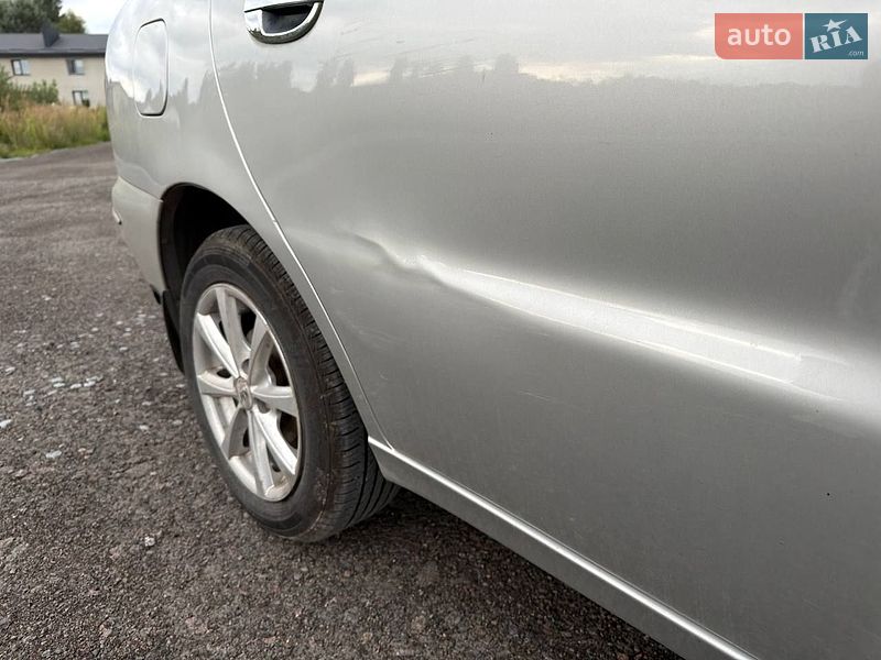 Седан Daewoo Lanos 2004 в Здолбунове
