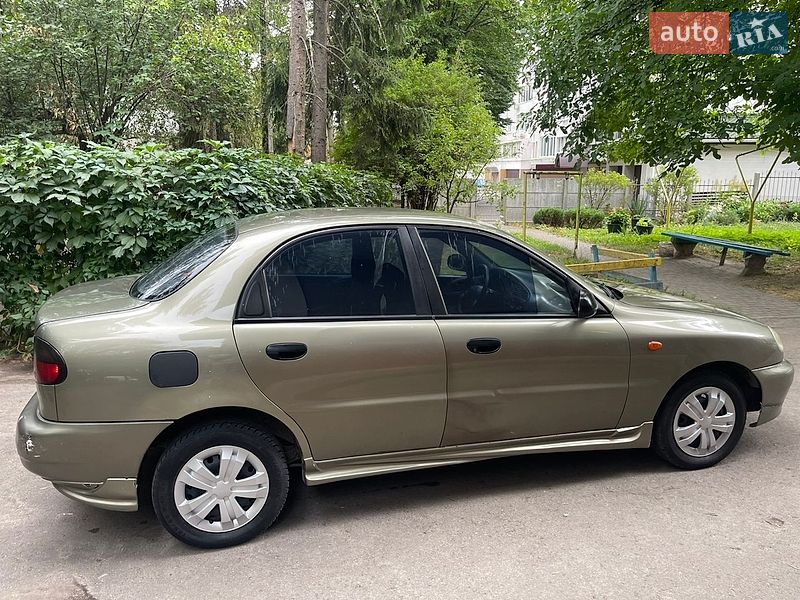 Седан Daewoo Lanos 2002 в Рівному