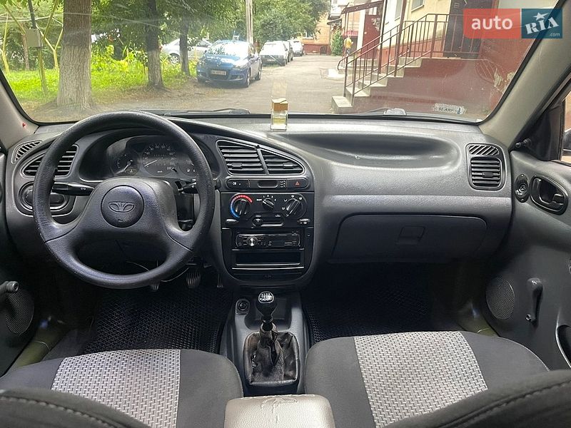 Седан Daewoo Lanos 2002 в Рівному