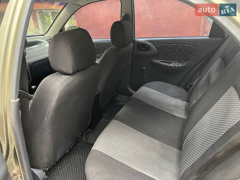 Седан Daewoo Lanos 2002 в Рівному