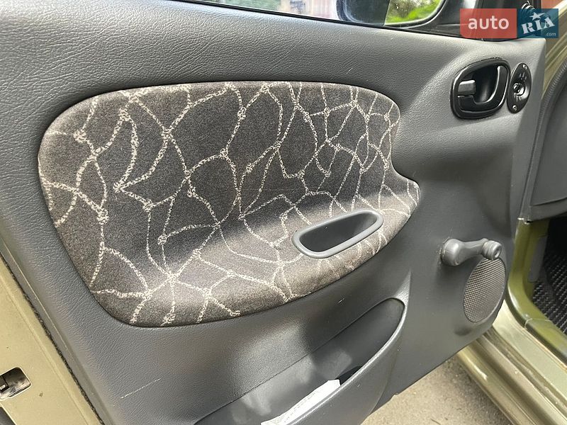 Седан Daewoo Lanos 2002 в Рівному