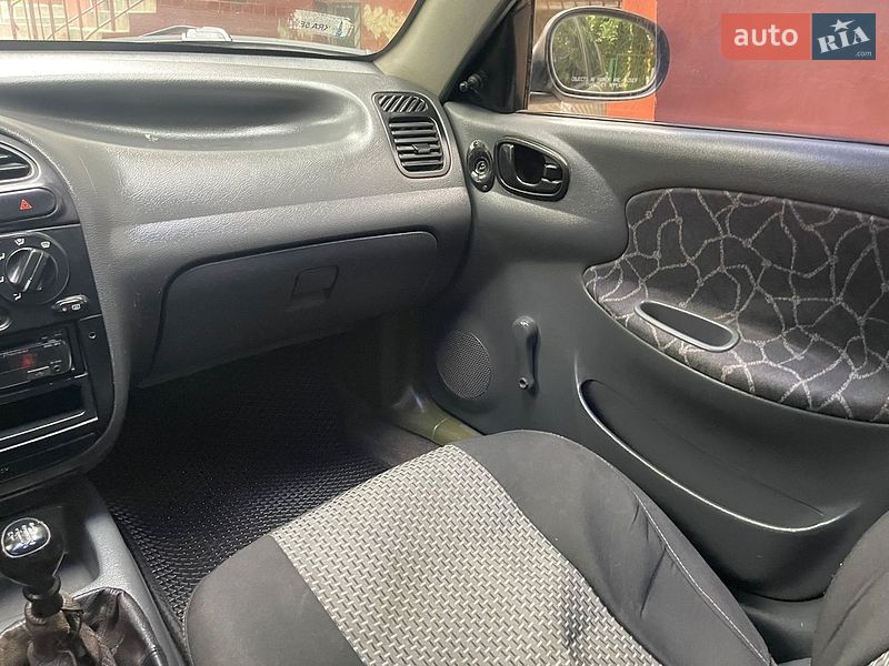 Седан Daewoo Lanos 2002 в Рівному