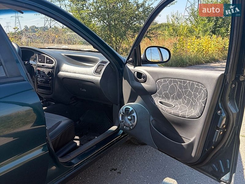 Седан Daewoo Lanos 2003 в Днепре