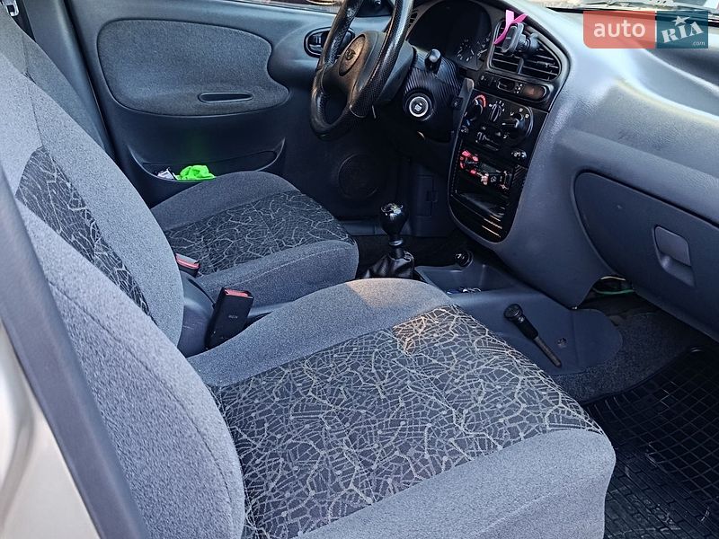 Седан Daewoo Lanos 2004 в Львове