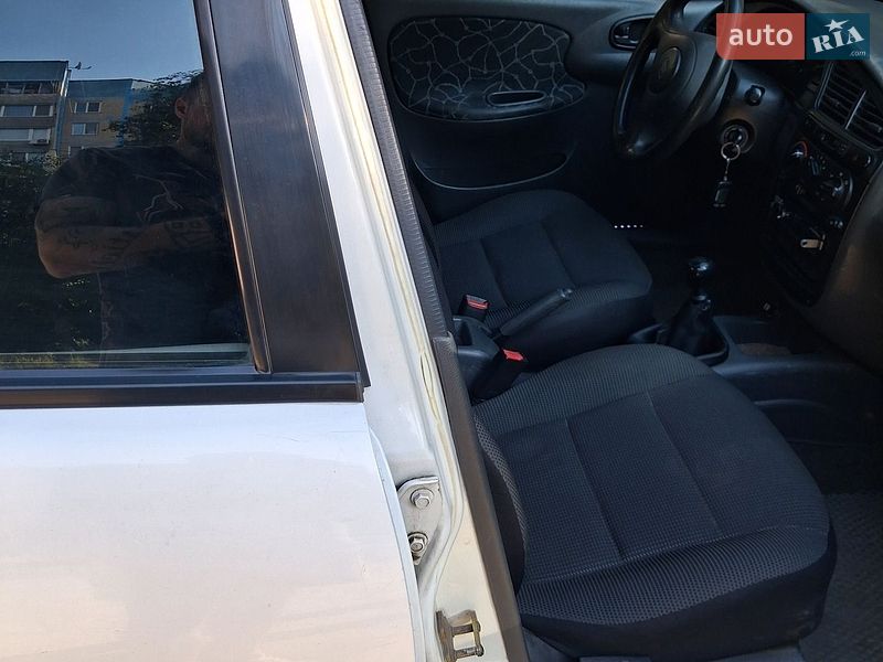 Хэтчбек Daewoo Lanos 2004 в Днепре
