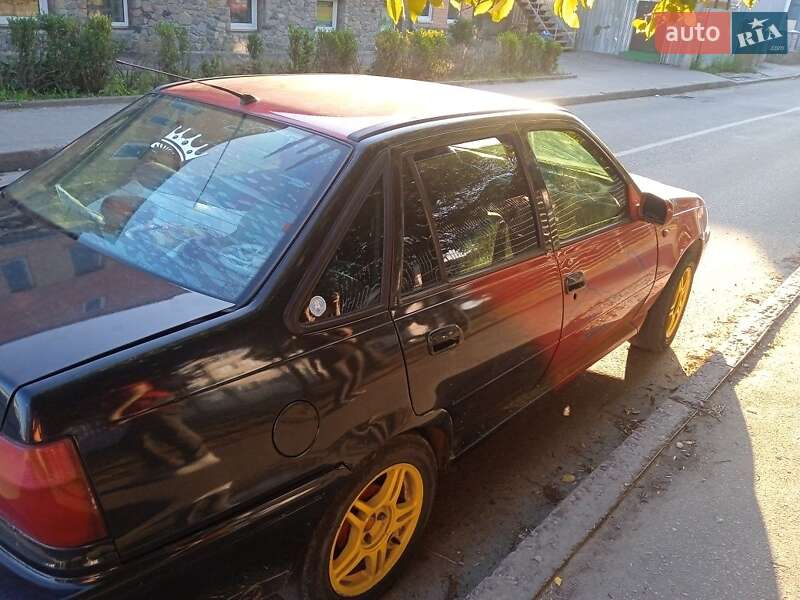 Легковые Daewoo Nexia