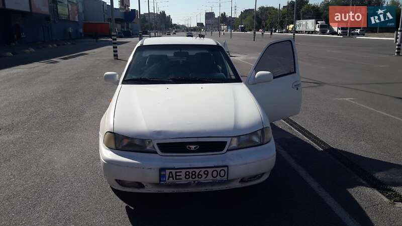 Седан Daewoo Nexia