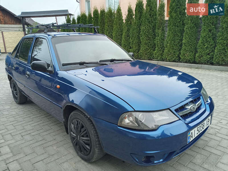 Седан Daewoo Nexia