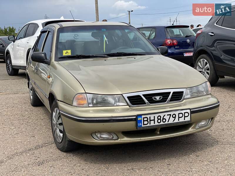 Седан Daewoo Nexia