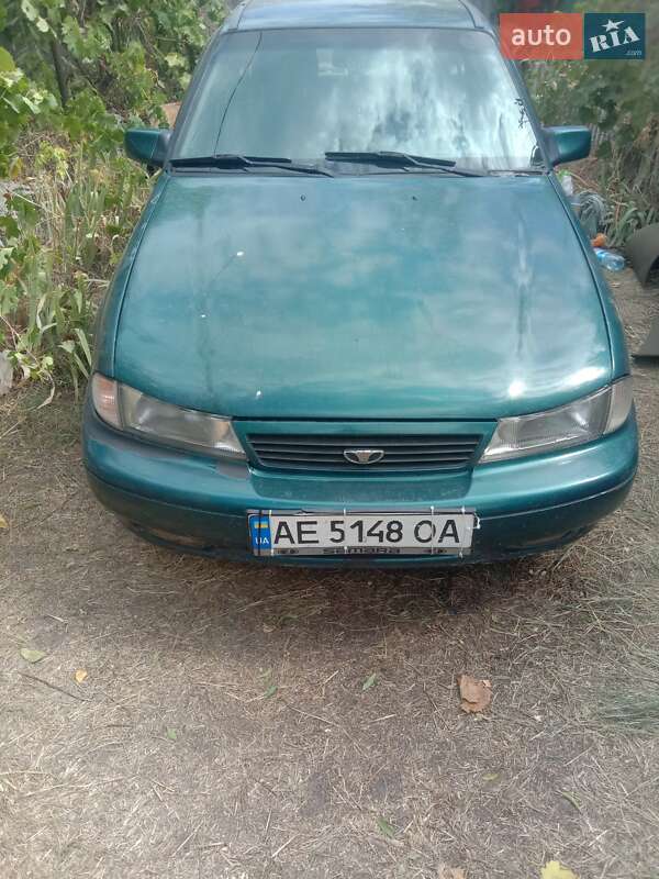 Седан Daewoo Nexia