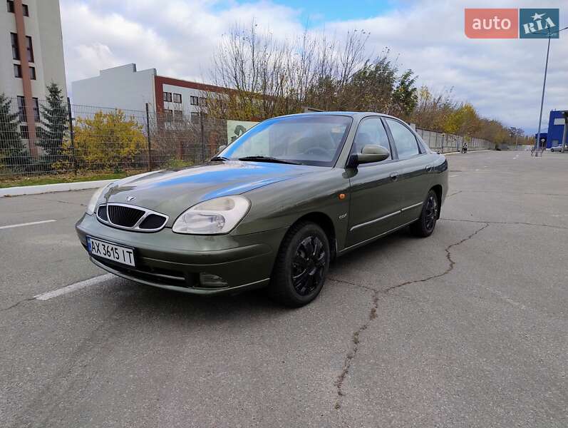 Седан Daewoo Nubira