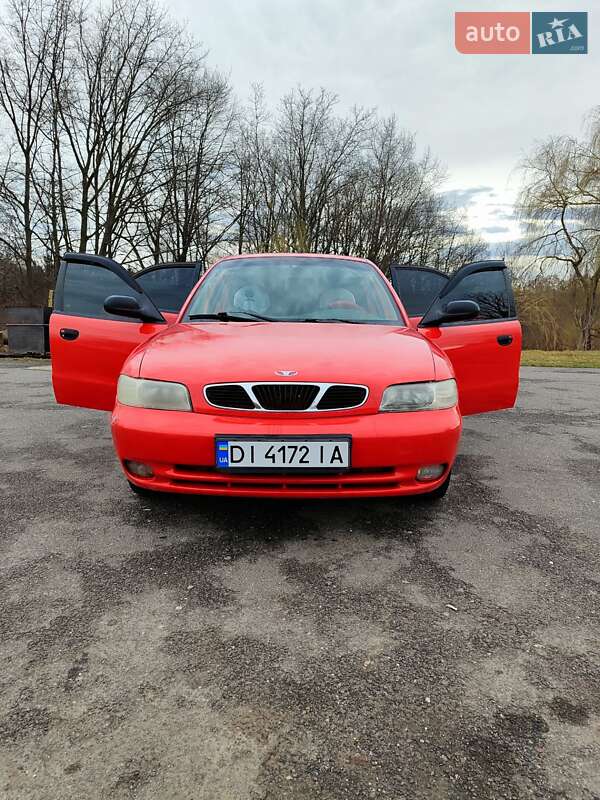 Хэтчбек Daewoo Nubira