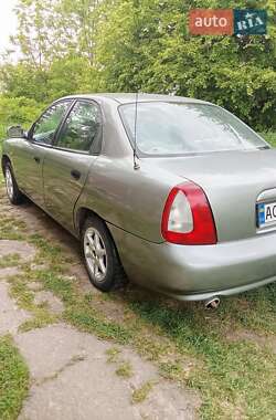 Daewoo Nubira  1998