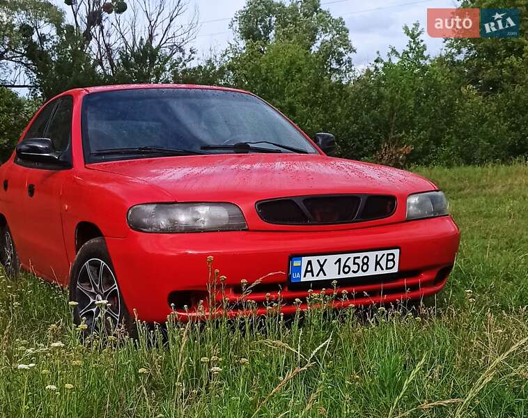 Хетчбек Daewoo Nubira