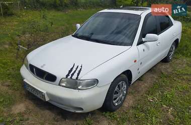Daewoo Nubira  1998