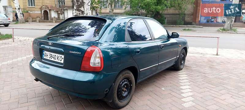 Хетчбек Daewoo Nubira