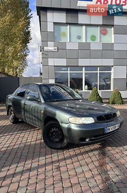 Daewoo Nubira  1998