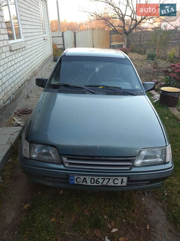 Хэтчбек Daewoo Racer
