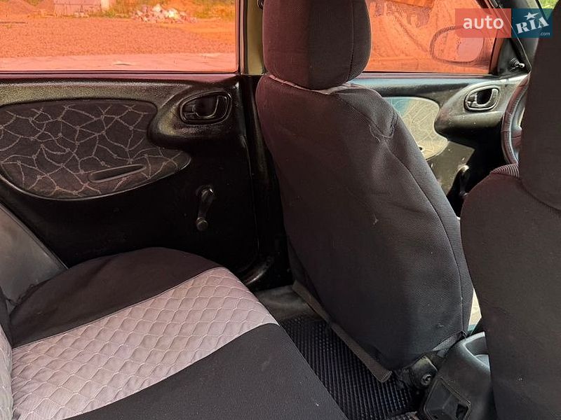 Седан Daewoo Sens 2004 в Хусте
