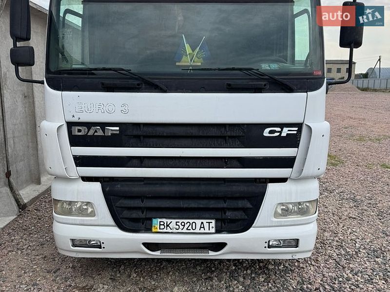 Тягач DAF 85 2001 в Костополе