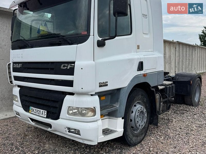 Тягач DAF 85 2001 в Костополе