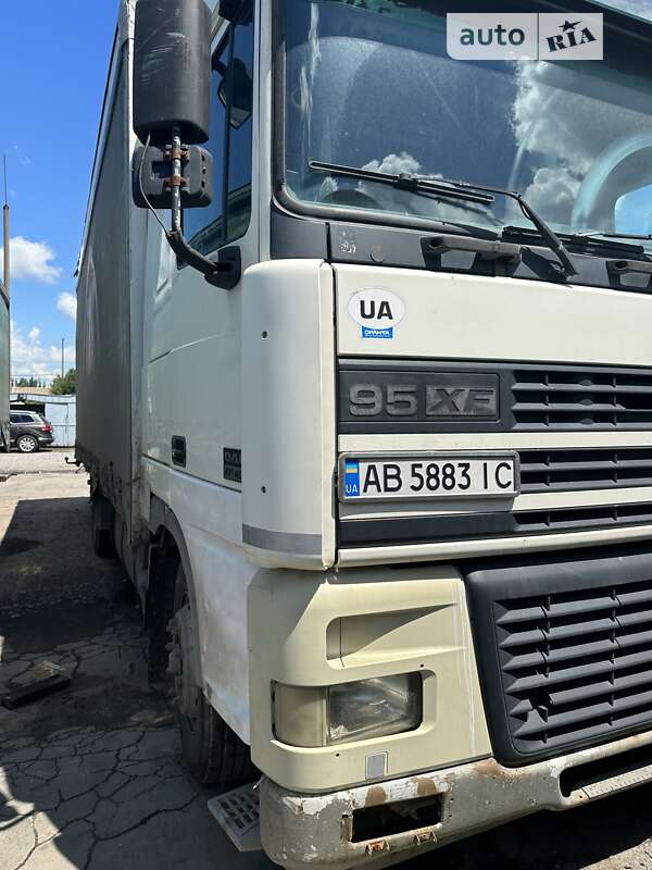 Тентований DAF 95