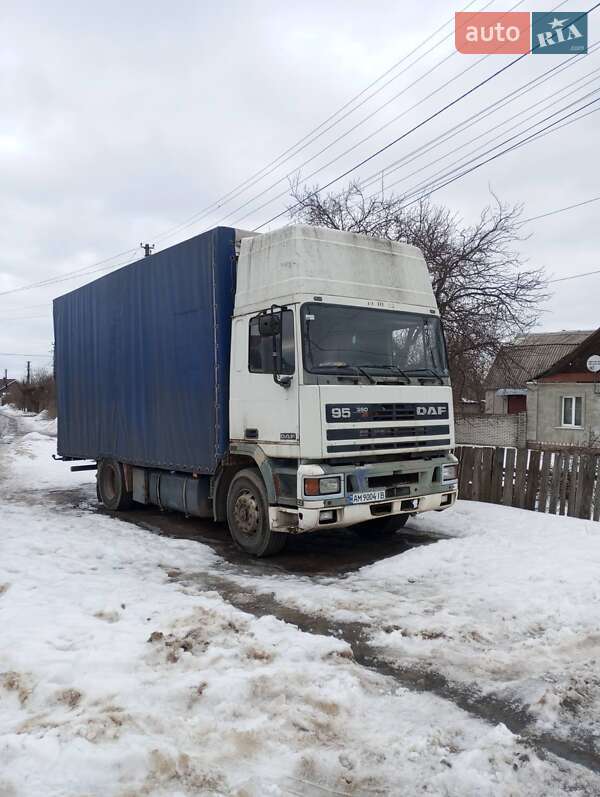 Тентований DAF 95