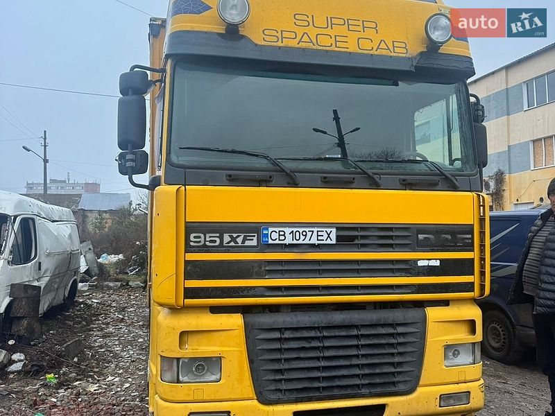Тентований DAF 95