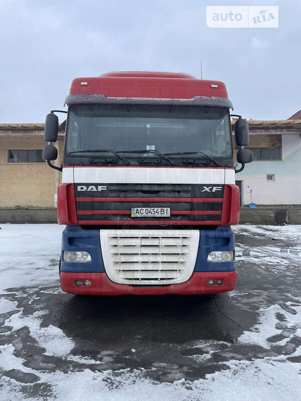 Тентований DAF FT